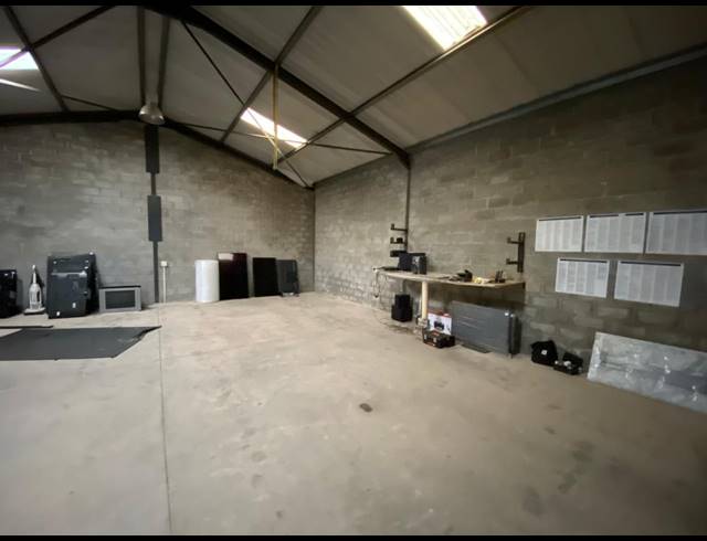 150M² WAREHOUSE TO LET IN STRAND INDUSTRIA